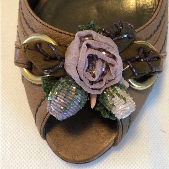 Valentino Peep Toe 1” Brown Heel - Picture 7 of 7